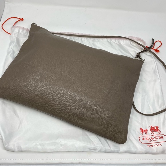 Coach leather crossbody with detachable strap - Picture 2 of 3